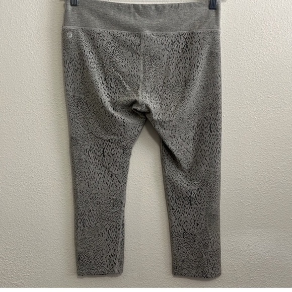 Women’s Fabletics burnout Capri pants leggings black heather gray constellation - Picture 6 of 10